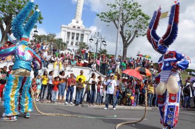 Anuncian carnaval de Santiago 2018; Eddy Herrera será el Rey Lechón del Carnaval