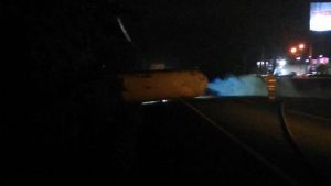 Un tanquero con 10 mil galones de gas se accidenta en Autopista Duarte