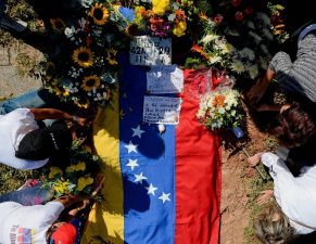 Gobierno venezolano sepulta a expolicía Oscar Pérez