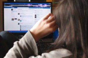 Apresan mujer que estafaba por redes sociales desde El Ejido Santiago
