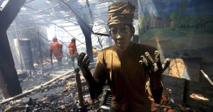 Un incendio arrasa el museo marítimo en capital de Indonesia