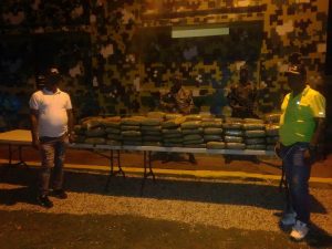 @EjercitoRD ocupa 103 paquetes de un vegetal presumiblemente marihuana