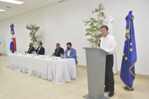 Ministro Ito Bisonó encabeza en Santiago taller cierre Componente Inteligencia Comercial y Asociatividad