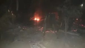 Hombre hiere a expareja, mata a su hijo y quema casa donde vivía en Montecristi