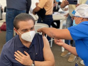 Ministro de Salud se inocula cuarta dosis de refuerza vacuna contra el Covid-19