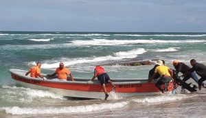 Armada Dominicana rescata con vida 22 indocumentados  se iban yola a Puerto Rico por Samaná