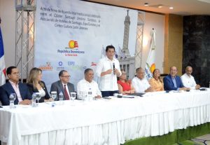 Ministro de Turismo David Collado firma acuerdo por 250 millones de pesos con el Clúster Santiago Destino Turístico
