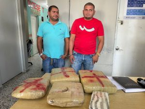Apresan dos hombres en Tenares que transportaban varios paquetes de droga