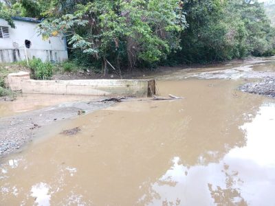 El desborde de ríos afecta acueductos y comunidades de Puerto Plata y Santiago.