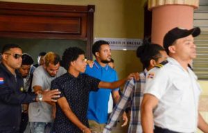 Fiscalía logra 12 meses de prisión preventiva en contra de imputados de matar a un niño en Santiago