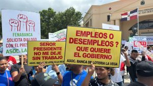 Fenabanca realiza protesta cívica frente al Palacio Nacional en contra de las bancas ilegales