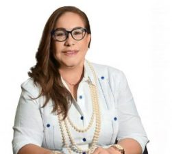 Ponderan en Santiago candidatura a senadora de Rosa Santos