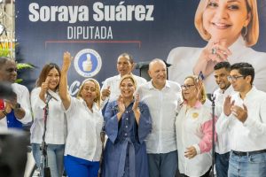 Diputada Soraya Suárez proclama a Rosa Santos como su candidata a senadora por Santiago