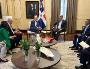 Asesor Sénior del Presidente de los Estados Unidos, Tom Pérez, visita la República Dominicana