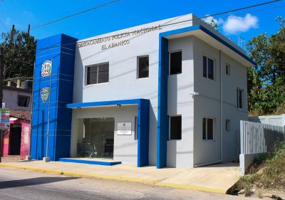 Se fortalece la seguridad de los habitantes en la Provincia Duarte con dos nuevos destacamentos policiales.