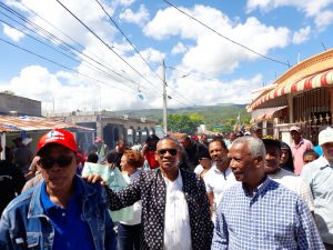 Comunitarios y asociaciones marchan en Barahona contra instalación de grancera en El Cachón